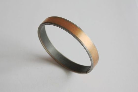 Buje de bronce sinterizado de bronce impregnado de aceite del buje SAE841 con densidad 6.0-6.8 g/cm3